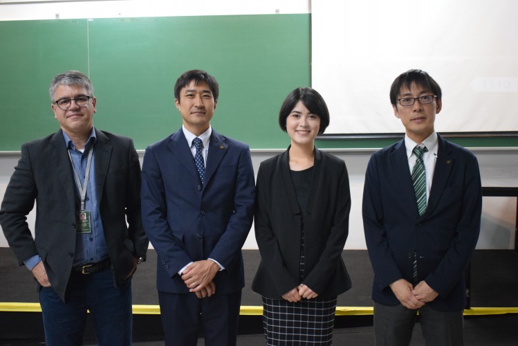 Da esquerda para a direita: Dalmo Mandelli, Assessor de RI da UFABC, Sr. Murata, Aluna da UFABC Maria Clara e Sr. Yamaguchi
